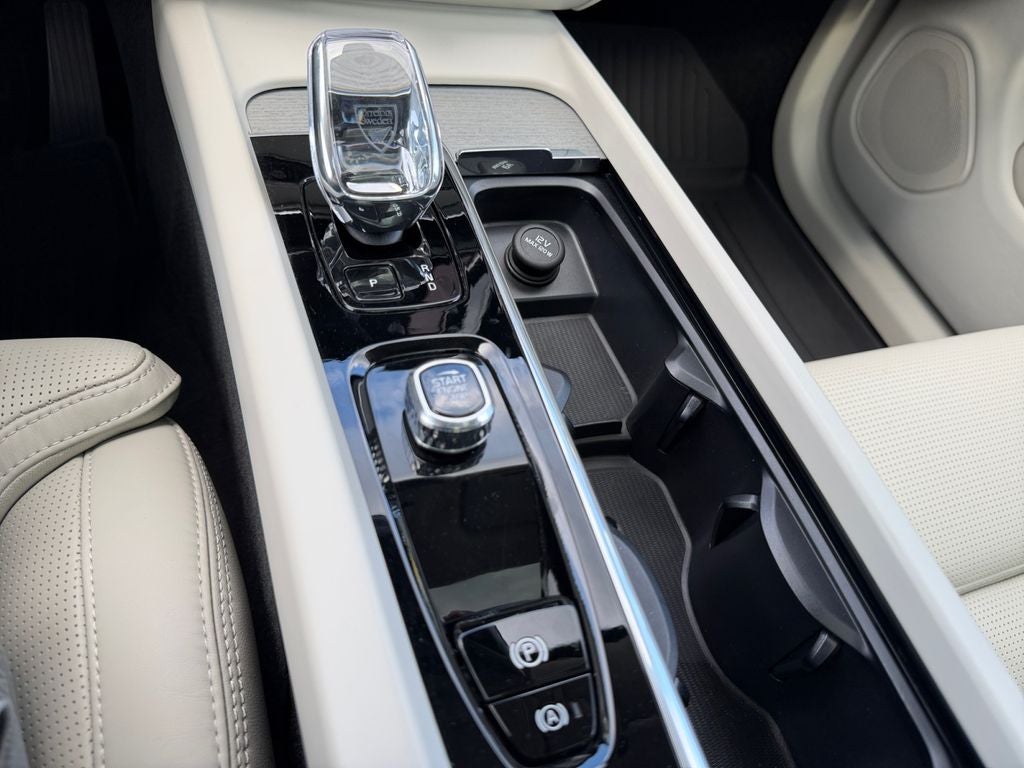 2024 Volvo XC60 Recharge Plug-In Hybrid Ultimate Volvo Certified