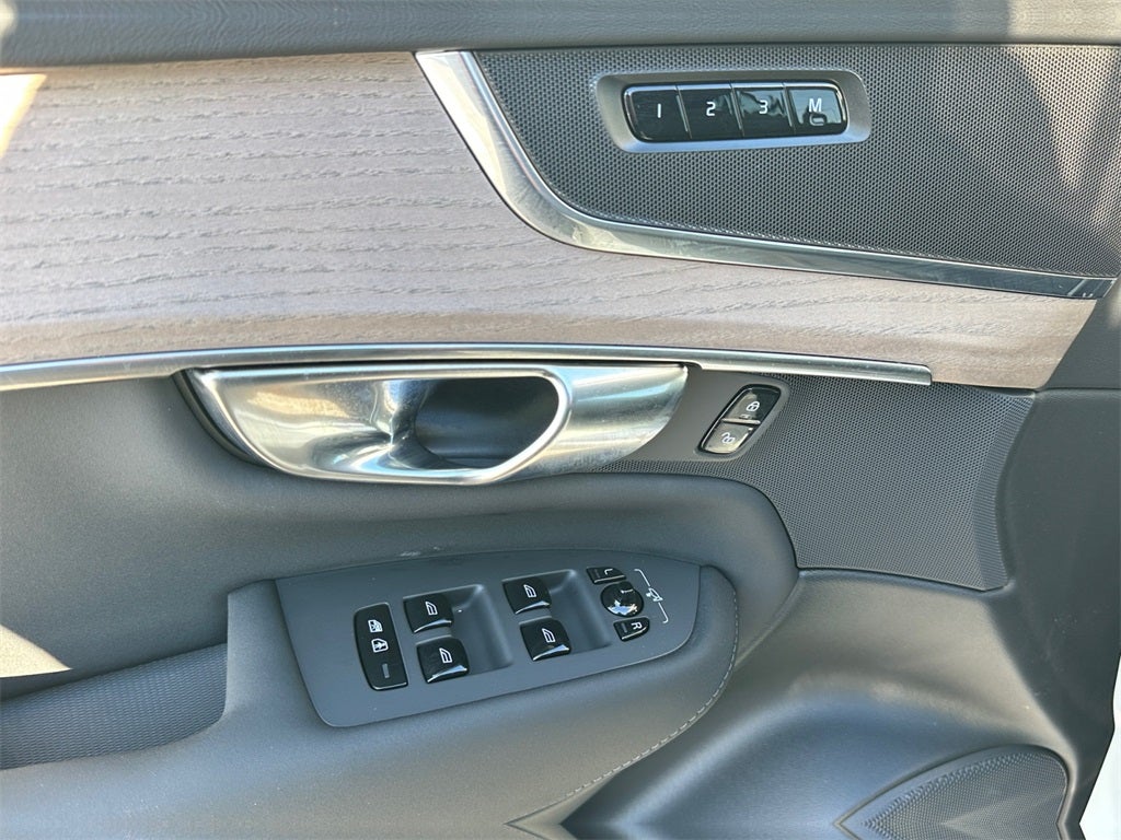 2025 Volvo XC90 Plug-In Hybrid T8 Plus 7 Passenger 2025.5