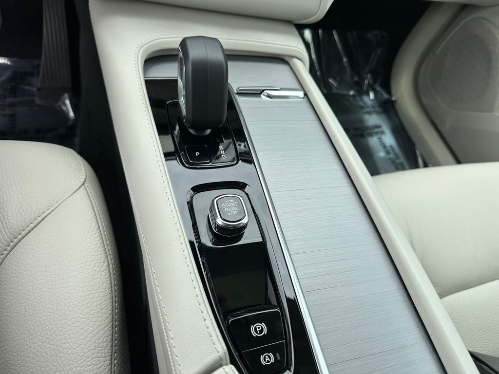 2023 Volvo XC90 B5 Core Volvo Certified