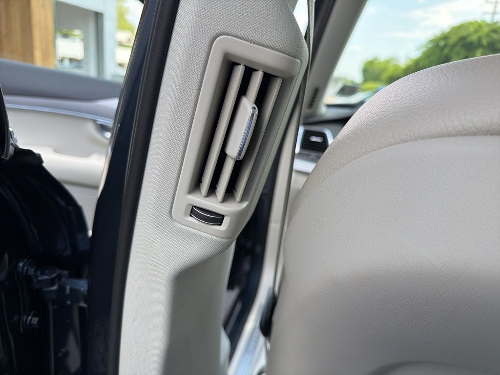 2023 Volvo XC90 B5 Core Volvo Certified