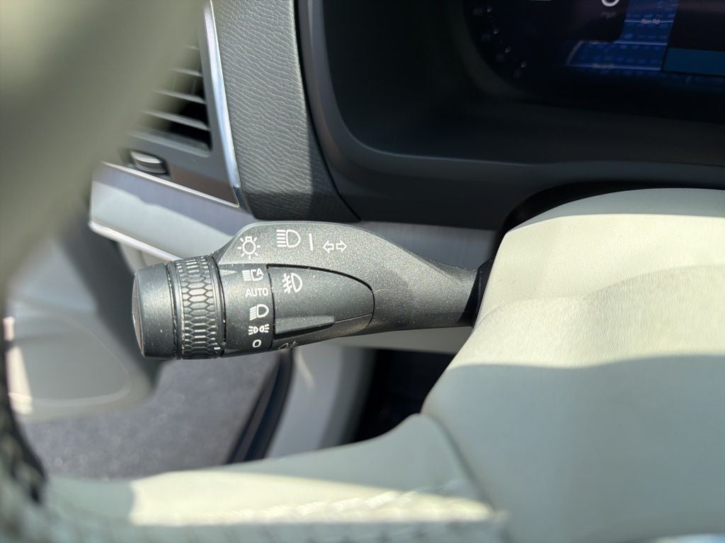 2023 Volvo XC90 B5 Core Volvo Certified