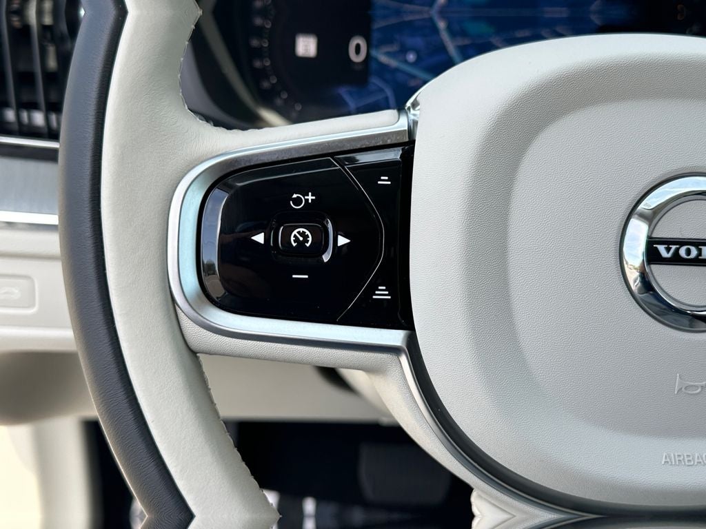 2024 Volvo XC60 B5 Ultimate Dark Theme