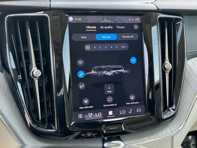 2024 Volvo XC60 B5 Ultimate Dark Theme