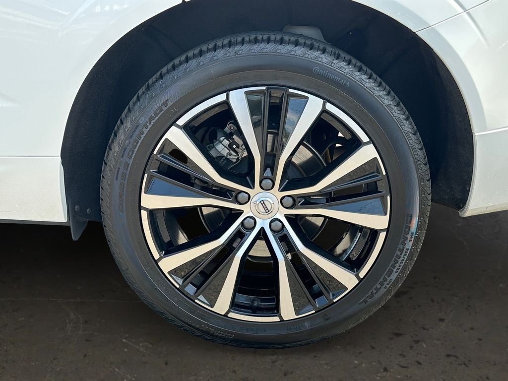 2024 Volvo XC60 B5 Ultimate Dark Theme