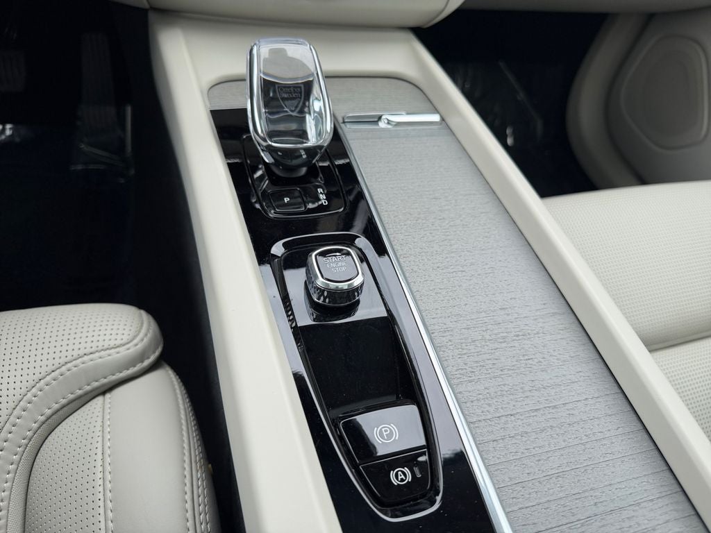 2024 Volvo XC60 B5 Ultimate Dark Theme Volvo Certified