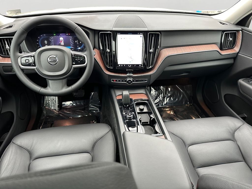 2023 Volvo XC60 B5 Plus Dark Theme