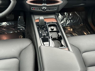 2023 Volvo XC60 B5 Plus Dark Theme