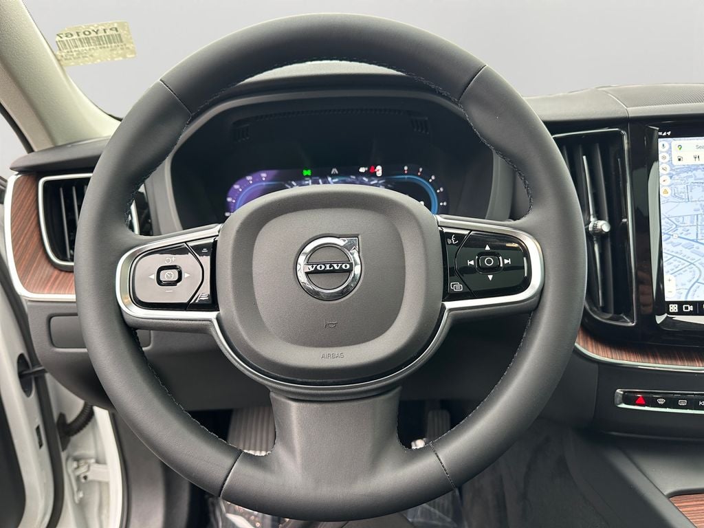 2023 Volvo XC60 B5 Plus Dark Theme