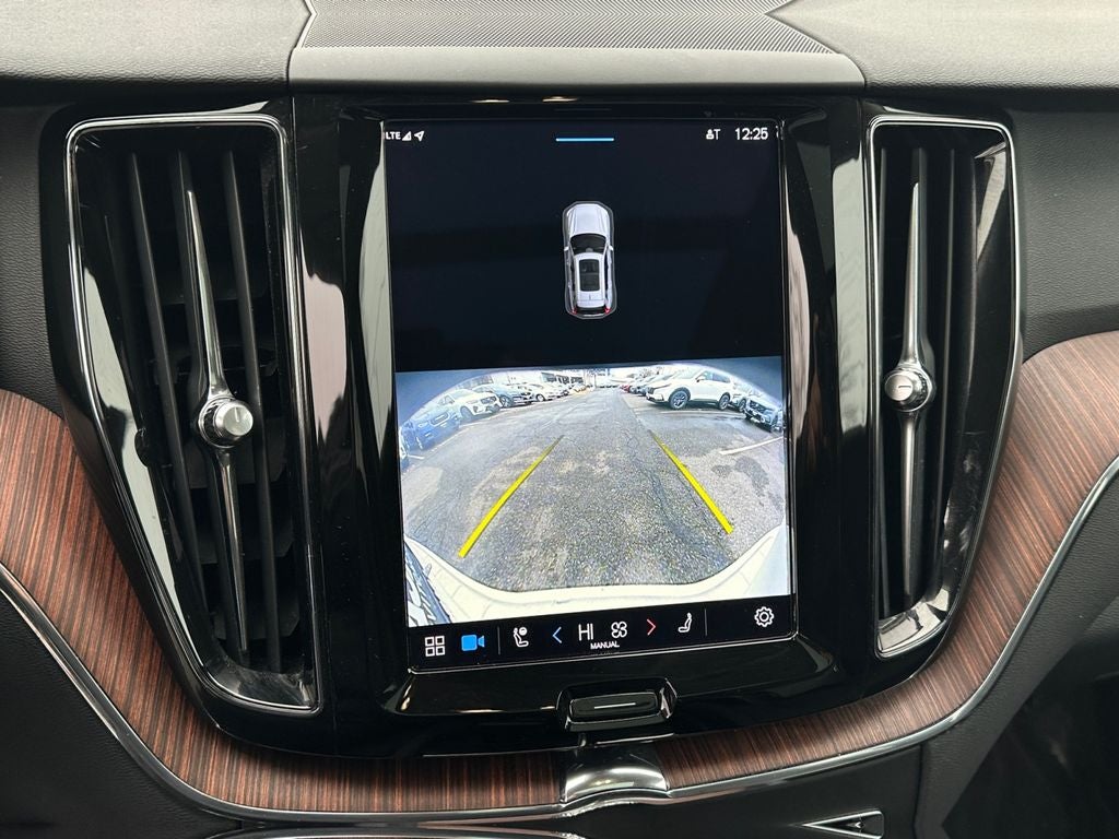 2023 Volvo XC60 B5 Plus Dark Theme