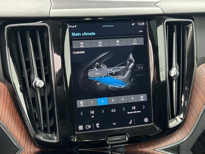 2023 Volvo XC60 B5 Plus Dark Theme
