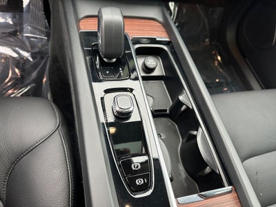 2023 Volvo XC60 B5 Plus Dark Theme