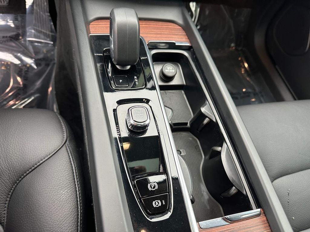 2023 Volvo XC60 B5 Plus Dark Theme