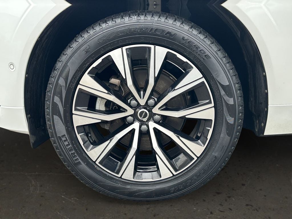 2023 Volvo XC60 B5 Plus Dark Theme