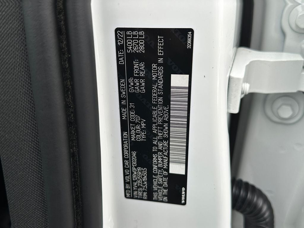 2023 Volvo XC60 B5 Plus Dark Theme