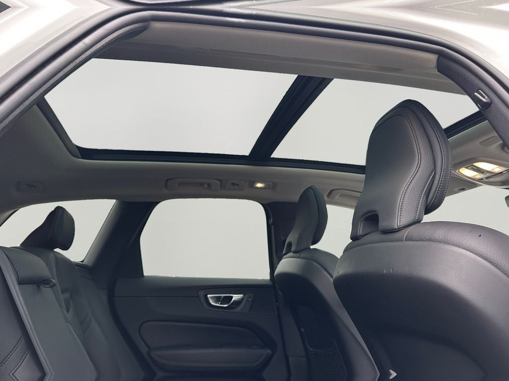 2023 Volvo XC60 B5 Plus Dark Theme