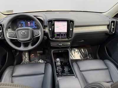 2025 Volvo XC40 B5 Plus Dark Theme