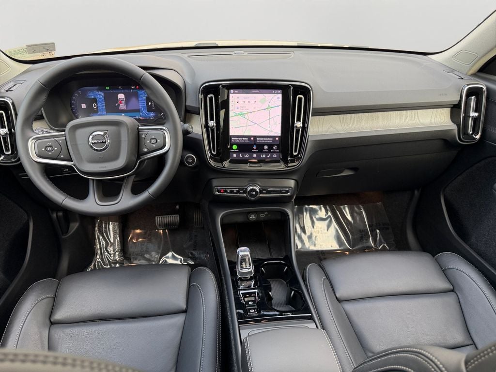 2025 Volvo XC40 B5 Plus Dark Theme