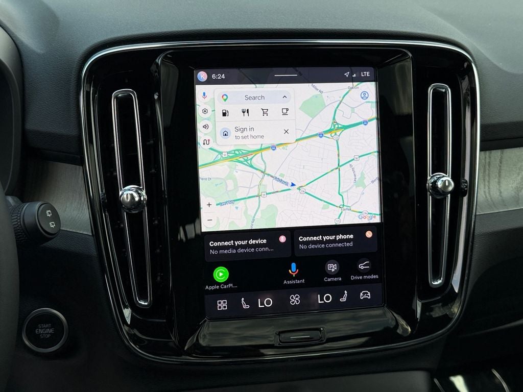2025 Volvo XC40 B5 Plus Dark Theme