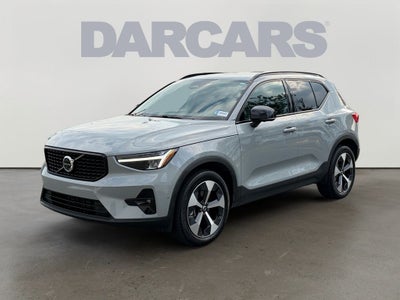 2025 Volvo XC40 B5 Plus Dark Theme