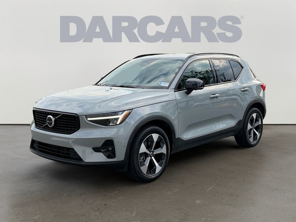 2025 Volvo XC40 B5 Plus Dark Theme