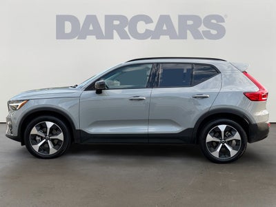 2025 Volvo XC40 B5 Plus Dark Theme