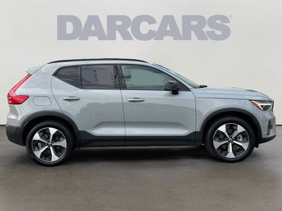 2025 Volvo XC40 B5 Plus Dark Theme