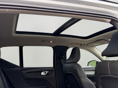 2025 Volvo XC40 B5 Plus Dark Theme