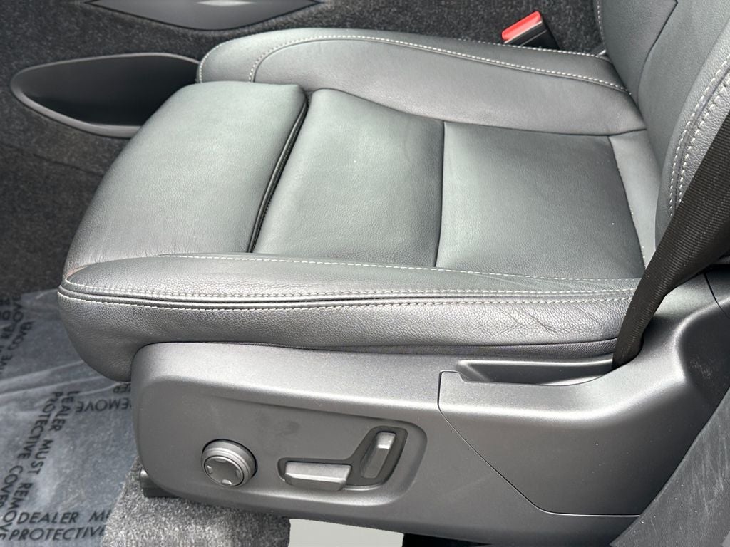 2025 Volvo XC40 B5 Plus Dark Theme Volvo Certified