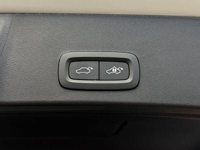 2024 Volvo XC40 B5 Plus Bright Theme