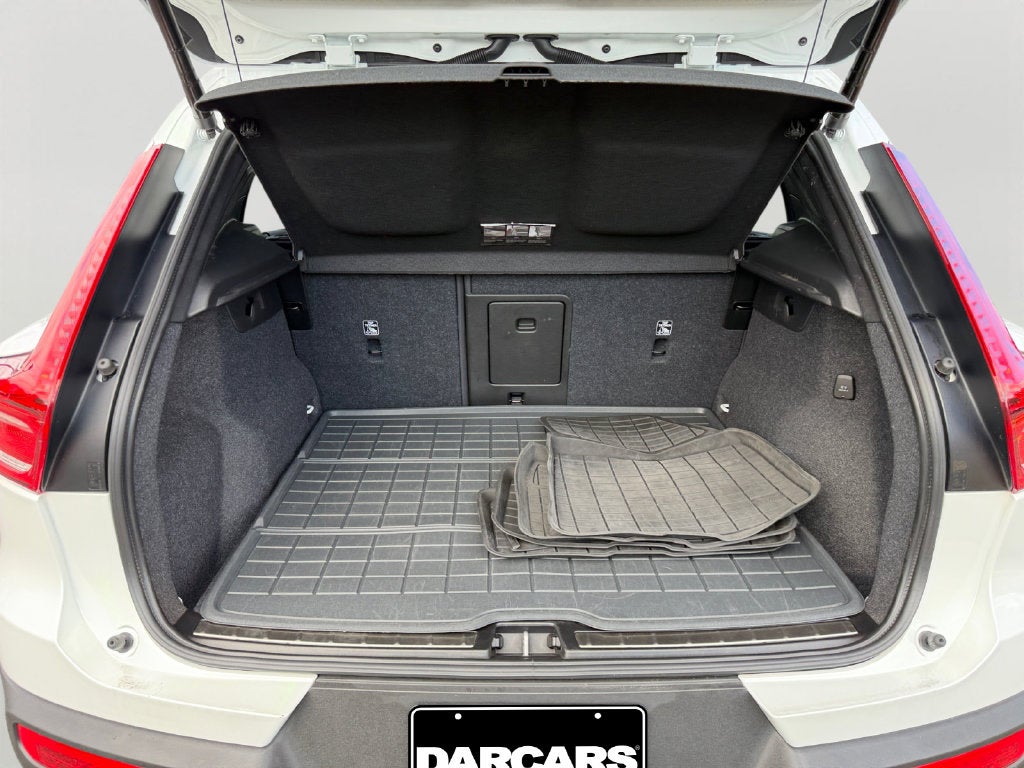 2024 Volvo XC40 B5 Plus Bright Theme