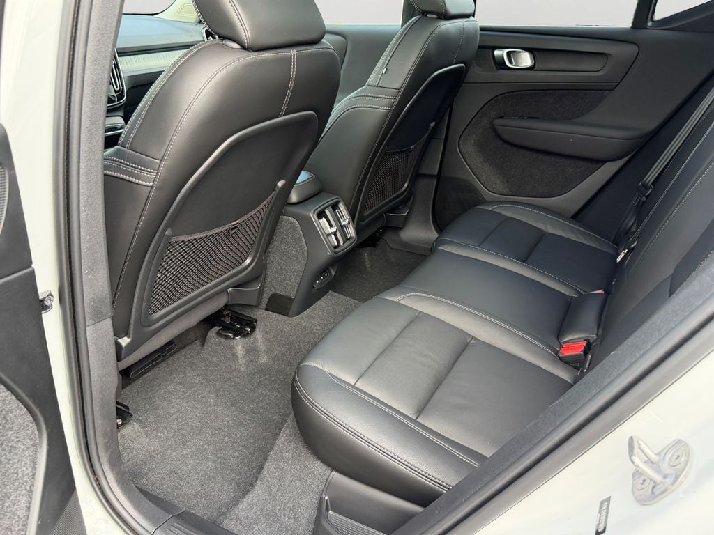 2024 Volvo XC40 B5 Plus Bright Theme