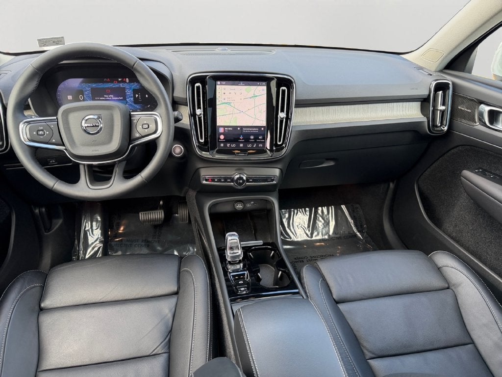 2024 Volvo XC40 B5 Plus Bright Theme