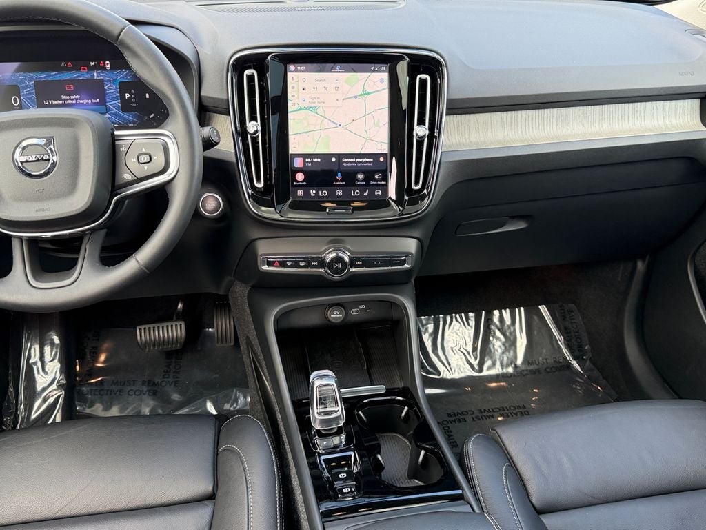 2024 Volvo XC40 B5 Plus Bright Theme
