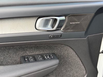 2024 Volvo XC40 B5 Plus Bright Theme