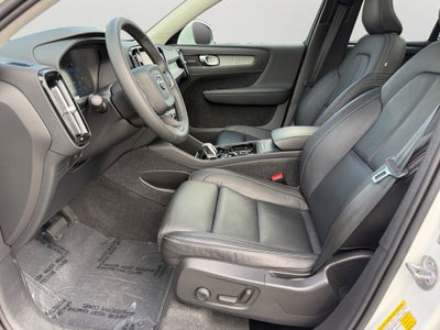 2024 Volvo XC40 B5 Plus Bright Theme