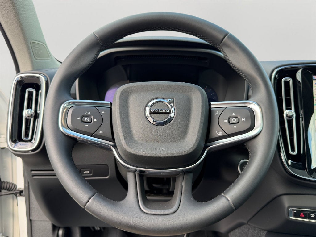 2024 Volvo XC40 B5 Plus Bright Theme