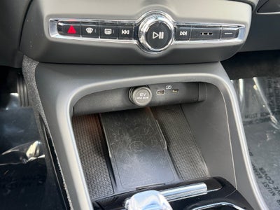 2024 Volvo XC40 B5 Plus Bright Theme