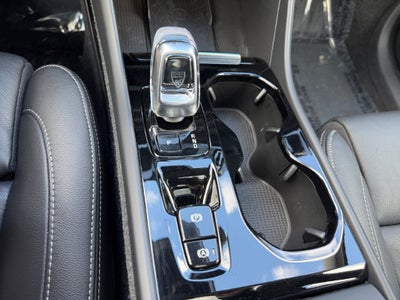 2024 Volvo XC40 B5 Plus Bright Theme
