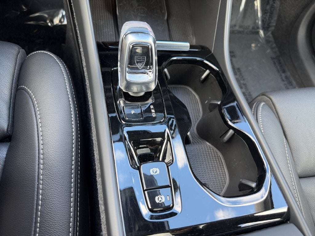 2024 Volvo XC40 B5 Plus Bright Theme
