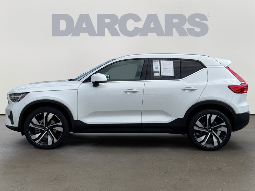 2024 Volvo XC40 B5 Plus Bright Theme