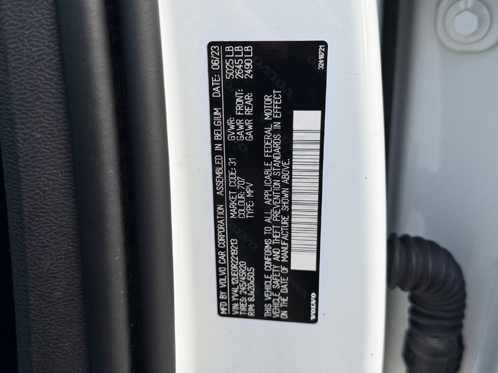 2024 Volvo XC40 B5 Plus Bright Theme