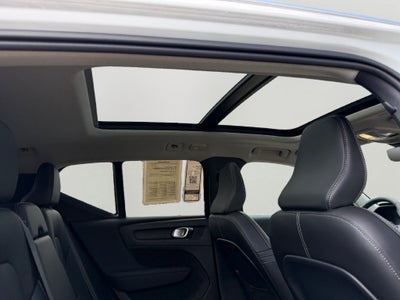 2024 Volvo XC40 B5 Plus Bright Theme