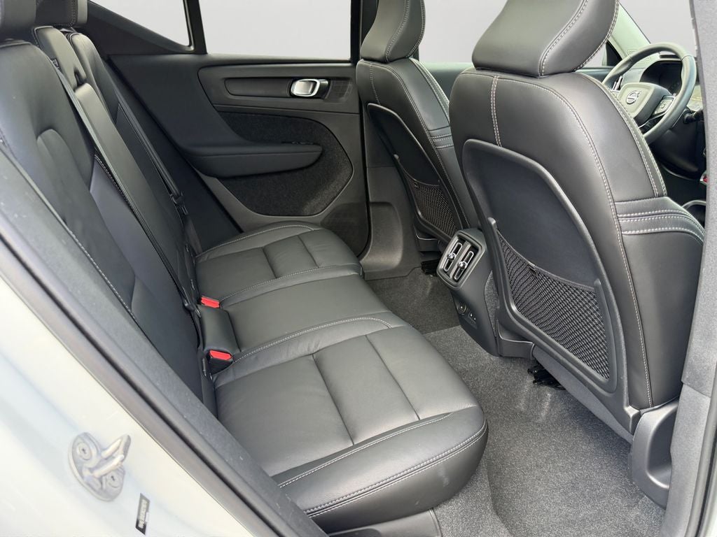 2024 Volvo XC40 B5 Plus Bright Theme