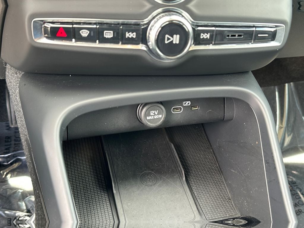 2025 Volvo XC40 B5 Plus Bright Theme Volvo Certified