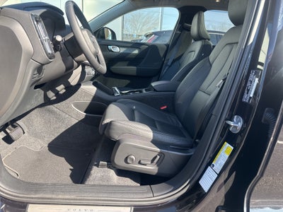 2025 Volvo XC40 B5 Plus Bright Theme