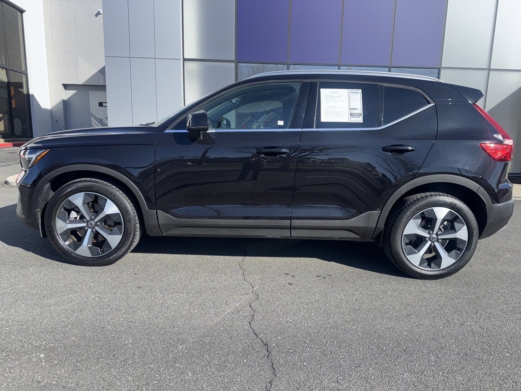 2025 Volvo XC40 B5 Plus Bright Theme