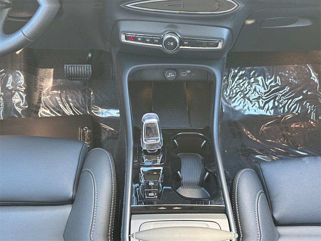 2025 Volvo XC40 B5 Ultra Bright Theme Volvo Certified Pre-Owned