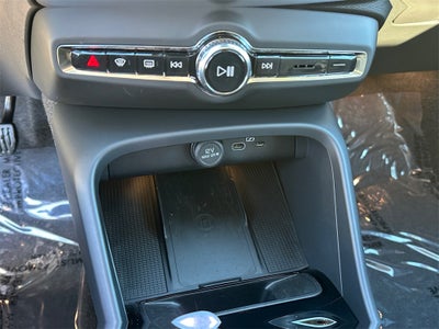 2025 Volvo XC40 B5 Ultra Bright Theme Volvo Certified Pre-Owned