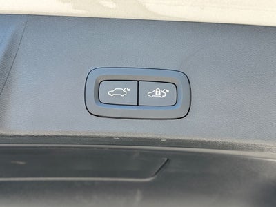 2025 Volvo XC40 B5 Core Volvo Certified