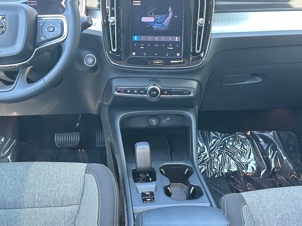 2025 Volvo XC40 B5 Core Volvo Certified